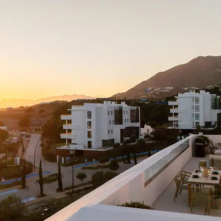 Panorama Luxury Penthouse In Higueron 아파트 *